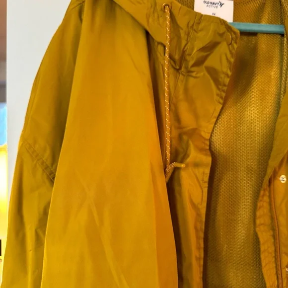 Great Old Navy Plus Size Raincoat in Green-yellow Chartreuse color - Picture 5 of 14